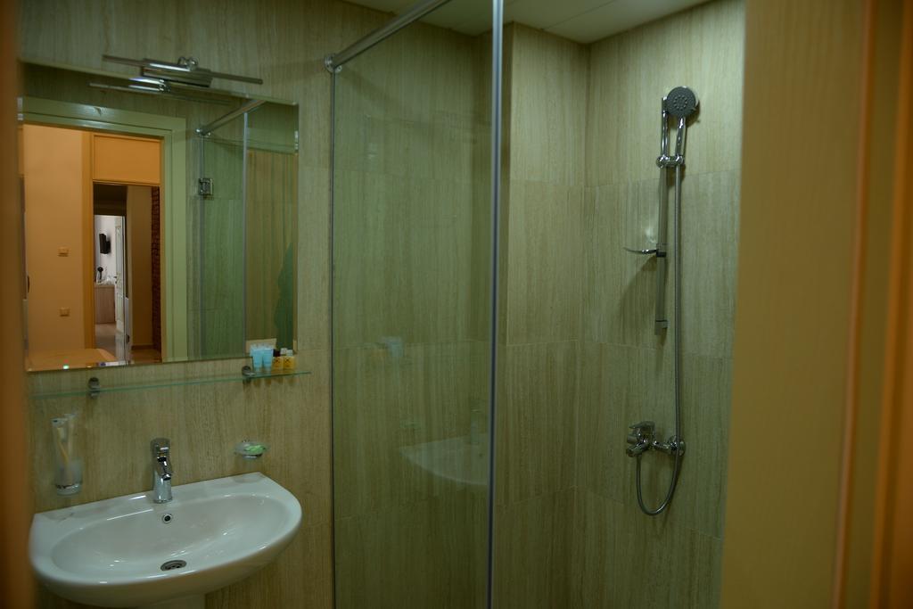Hotel Varios Batumi Exterior foto